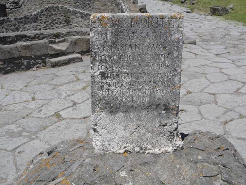 Pompeii Porta Nocera. May 2012. Inscription on south side of Cippus of Titus Suedius Clemens.
Photo courtesy of Buzz Ferebee.