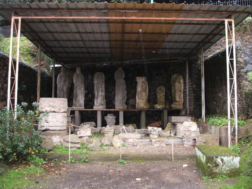 Pompeii Porta Nocera. December 2004. Statues stored by tombs on south side of Via delle Tombe.