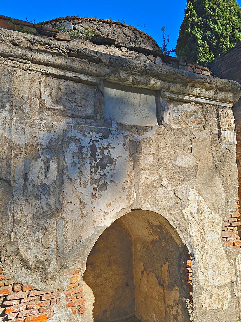 Pompeii Porta Nocera. October 2024. 
Tomb 4EN, south side, with marble plaque and arched niche. Photo courtesy of Giuseppe Ciaramella.