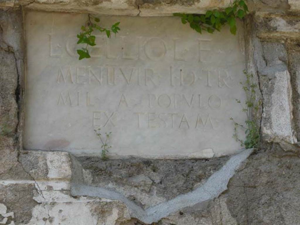 Pompeii Porta Nocera. May 2011. Tomb 4EN, marble plaque with Latin inscription:
Photo courtesy of Buzz Ferebee.
