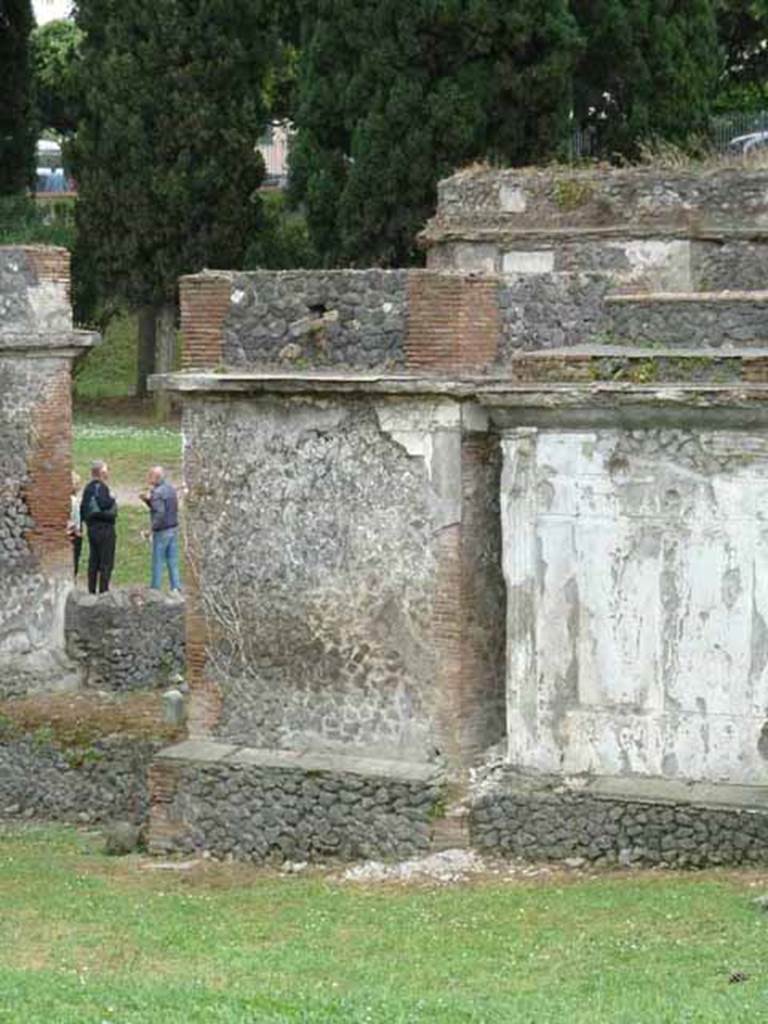 Pompeii Porta Nocera. May 2010. Tombs 6EN and 4EN, rear north sides.