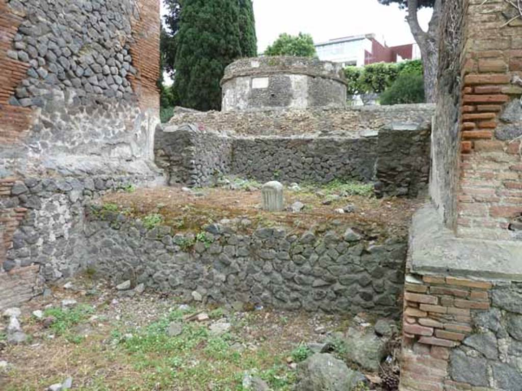 Pompeii Porta Nocera. May 2010. Tomb 8EN between 10EN and 6EN. Looking south.