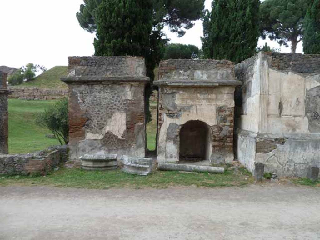 Pompeii Porta Nocera. May 2010. Tombs 8EN, 10EN, 12EN, EN14. Looking north.