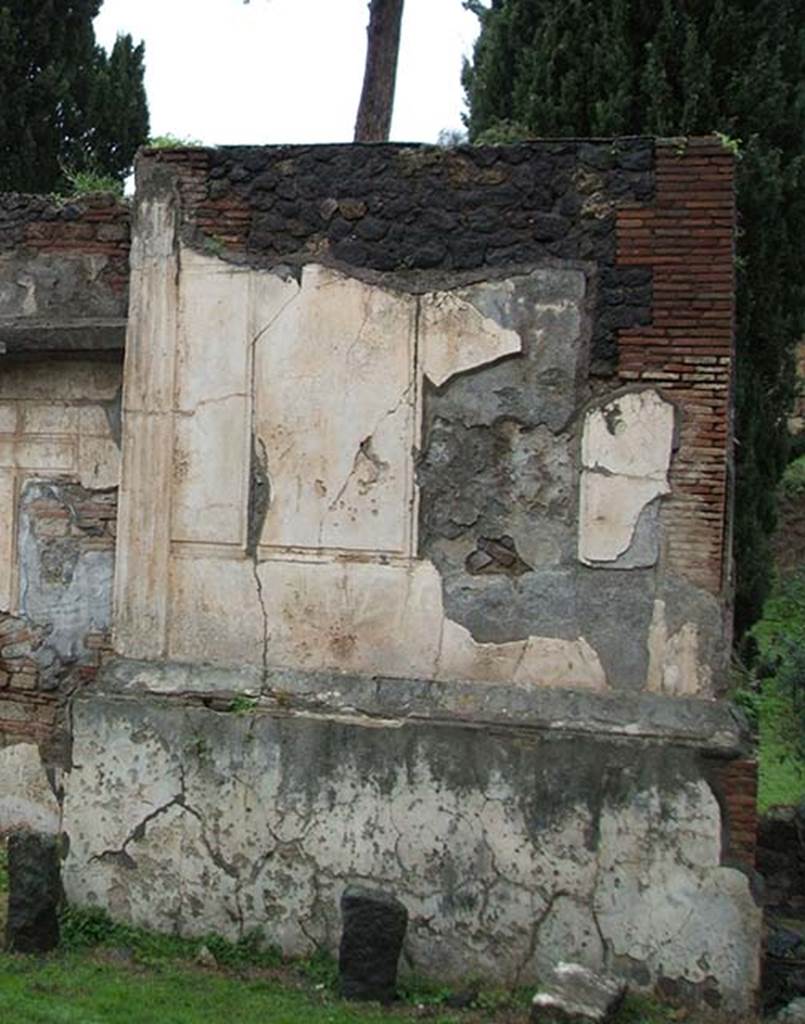 Pompeii Porta Nocera. December 2004. Front of tomb 14EN.
On the front were various electoral inscriptions and a drawing of a gladiatorial contest at Nola. 
Neronianus and the gladiator Hilarus are mentioned.
