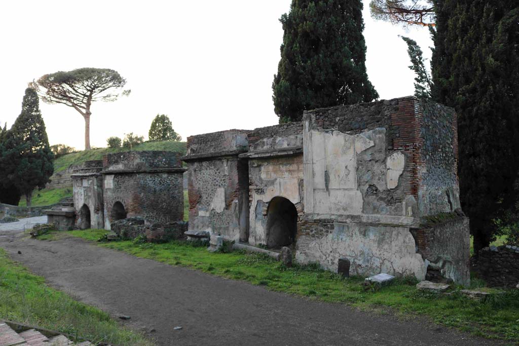 Pompeii Porta Nocera. December 2018. 
Looking north-west along Via delle Tombe from near tomb 14EN, on right. Photo courtesy of Aude Durand.