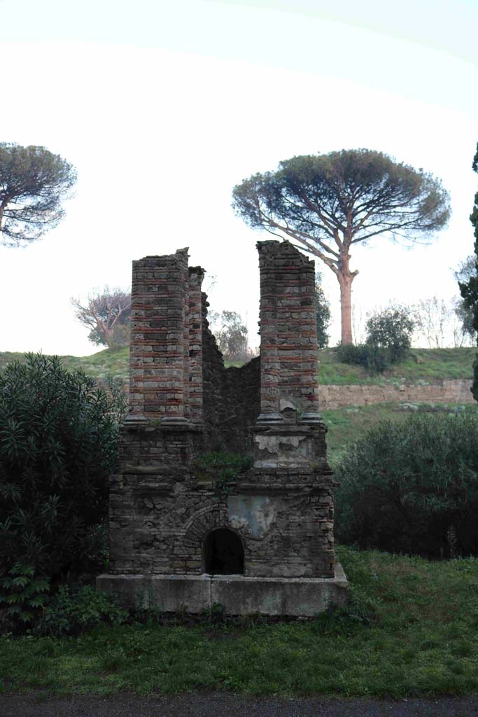 Pompeii Porta Nocera. December 2018. 
Looking towards tomb 20EN on north side of Via delle Tombe. Photo courtesy of Aude Durand.