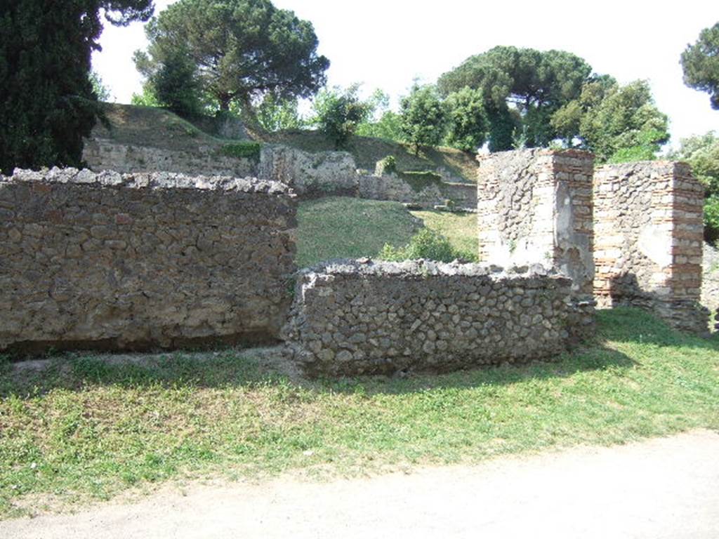 Pompeii Porta Nocera. May 2006. Tombs 24EN, 26EN and 28EN.