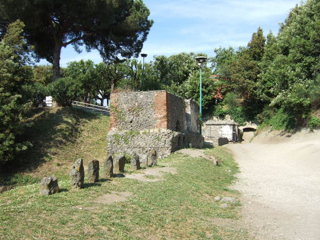 Pompeii Porta Nocera. May 2006. Tombs 34EN, 36EN and 38EN. Looking east on Via delle Tombe.