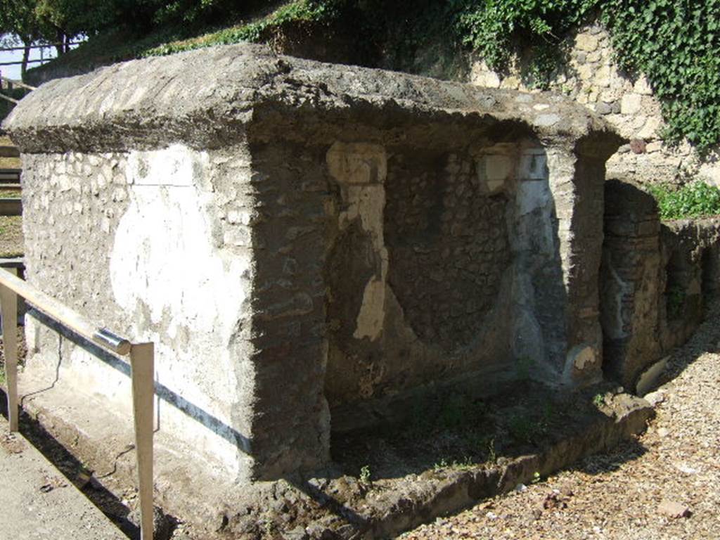 Pompeii Porta Nocera. May 2006. Tomb 42EN. Tomb of Derecia Methe. 
A columella of marble was found inside. It had the inscription: 
DERECIA 
SP(uri)  F(ilia)
METHE
V(ixit)  A(nnis)  XXI.