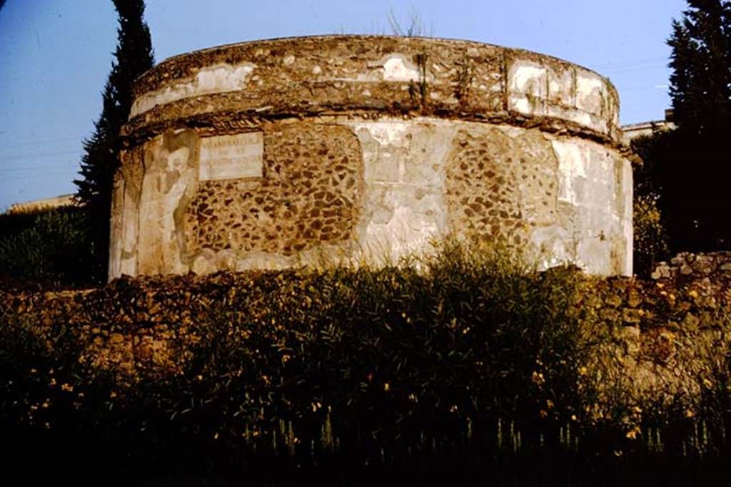 Pompeii Porta Nocera. Tomb 3ES. 1964. Photo by Stanley A. Jashemski.
Source: The Wilhelmina and Stanley A. Jashemski archive in the University of Maryland Library, Special Collections (See collection page) and made available under the Creative Commons Attribution-Non Commercial License v.4. See Licence and use details.
J64f1664