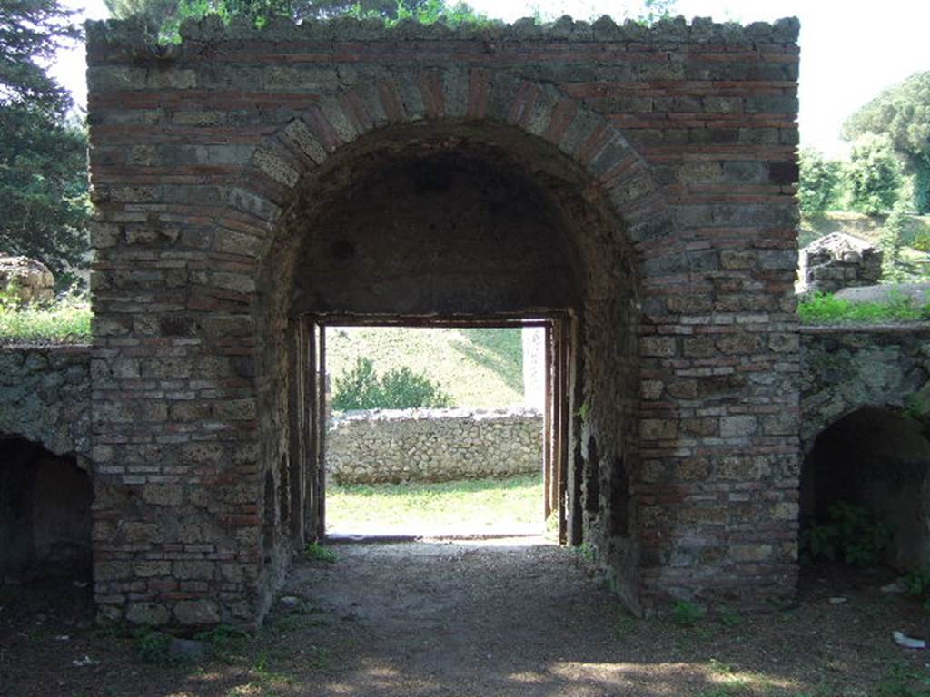 Pompeii Porta Nocera. May 2006. Tomb 5ES. South side of entrance. Looking north through to Via delle Tombe.