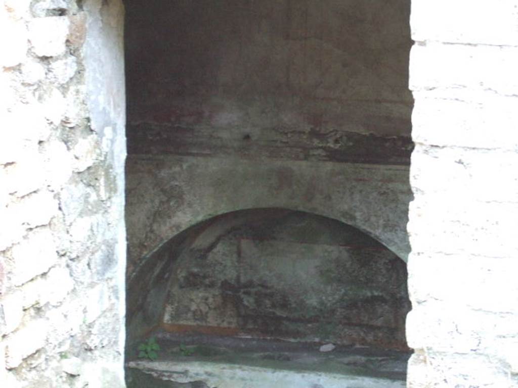 Pompeii Porta Nocera. Tomb 7ES. May 2006. Hypogeum or underground room.