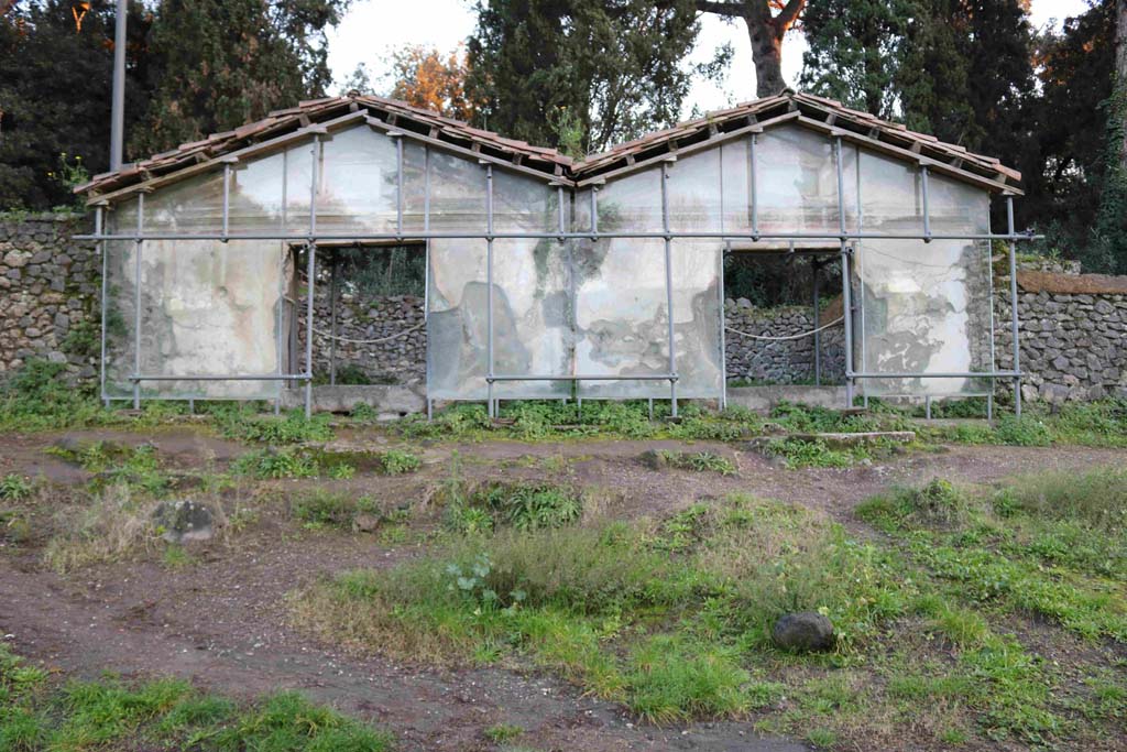 Pompeii Porta Nocera. December 2018. Tombs 11ES and 9ES on south side of Via delle Tombe. Photo courtesy of Aude Durand.