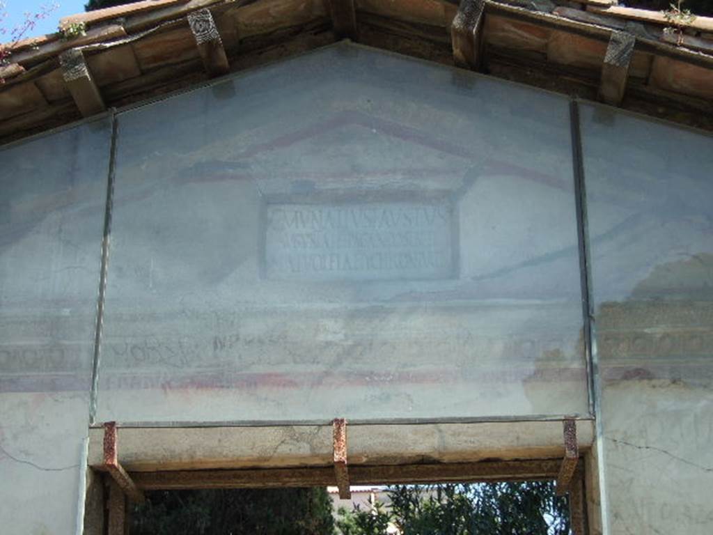 Pompeii Porta Nocera. Tomb 9ES. May 2006. Triangular top with cornice on all three sides above entrance door.