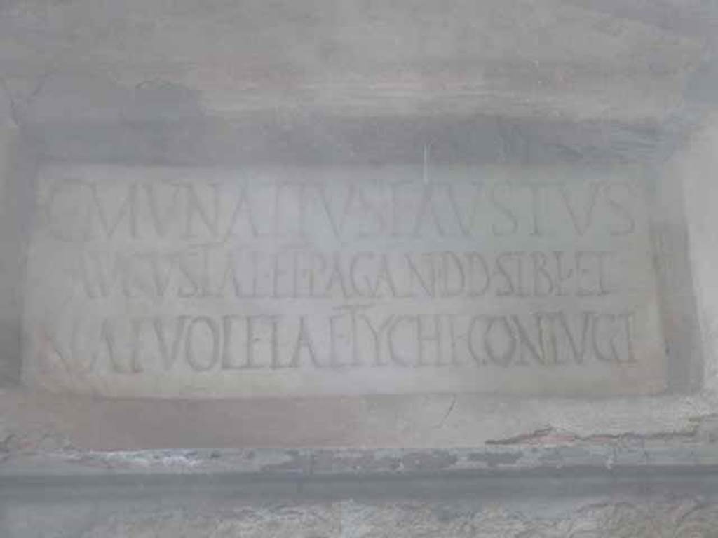 Pompeii Porta Nocera. May 2010. Tomb 9ES. Triangular top above entrance door. Marble plaque with inscription:
C(aius) MVNATIVS FAVSTVS
AVGVSTAL(is) ET PAGAN(us) D(ecurionum) D(ecreto) SIBI ET
NAEVOLEIAE TYCHE CONIVGI.
The same persons have a later and more sumptuous tomb on the Via di Sepolcri at the Porta Ercolano.
The tomb at Porta Nocera (9ES) was erected by C. Munatius Faustus for him and his wife Naevoleia Tyche.
The more sumptuous tomb at Porta Ercolano (HGW22) was erected by his wife Naevoleia Tyche for the same people as well as for herself.
As the cippus of C. Munatius Faustus was found at Porta Nocera, the later tomb at Porta Ercolano is for him only a commemorative monument.
See D’Ambrosio, A. and De Caro, S., 1983. Un Impegno per Pompei: Fotopiano e documentazione della Necropoli di Porta Nocera. Milano: Touring Club Italiano. (9ES).