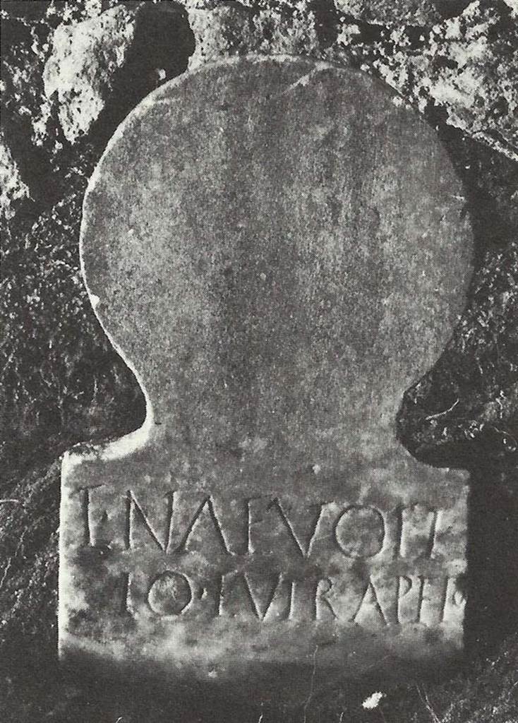 Pompeii Porta Nocera. Tomb 9ES. On the south wall was the cippus of Lucius Naevoleius Eutrapelus?
Columella with the inscription in two rows L(ucio) NAEVOLE / IO EVTRAPF, possibly Lucio Naevoleio Eutrapelo?
See D’Ambrosio, A. and De Caro, S., 1983. Un Impegno per Pompei: Fotopiano e documentazione della Necropoli di Porta Nocera. Milano: Touring Club Italiano. (9ES).