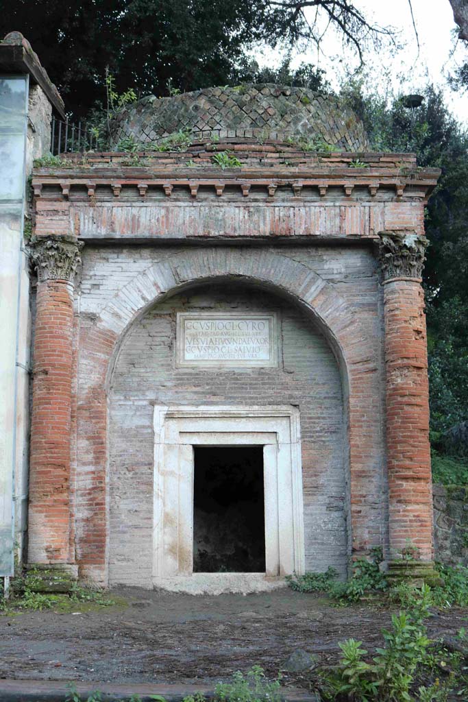 Pompeii Porta Nocera. December 2018. 
Tomb 17ES, looking south. Photo courtesy of Aude Durand.