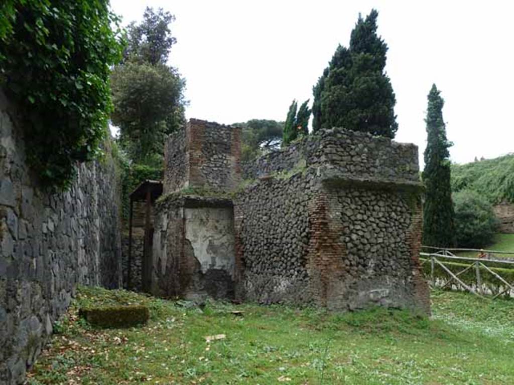 Pompeii Porta Nocera. May 2010.
Tombs 31OS, 29OS and 27OS, looking west along the rear, south side.