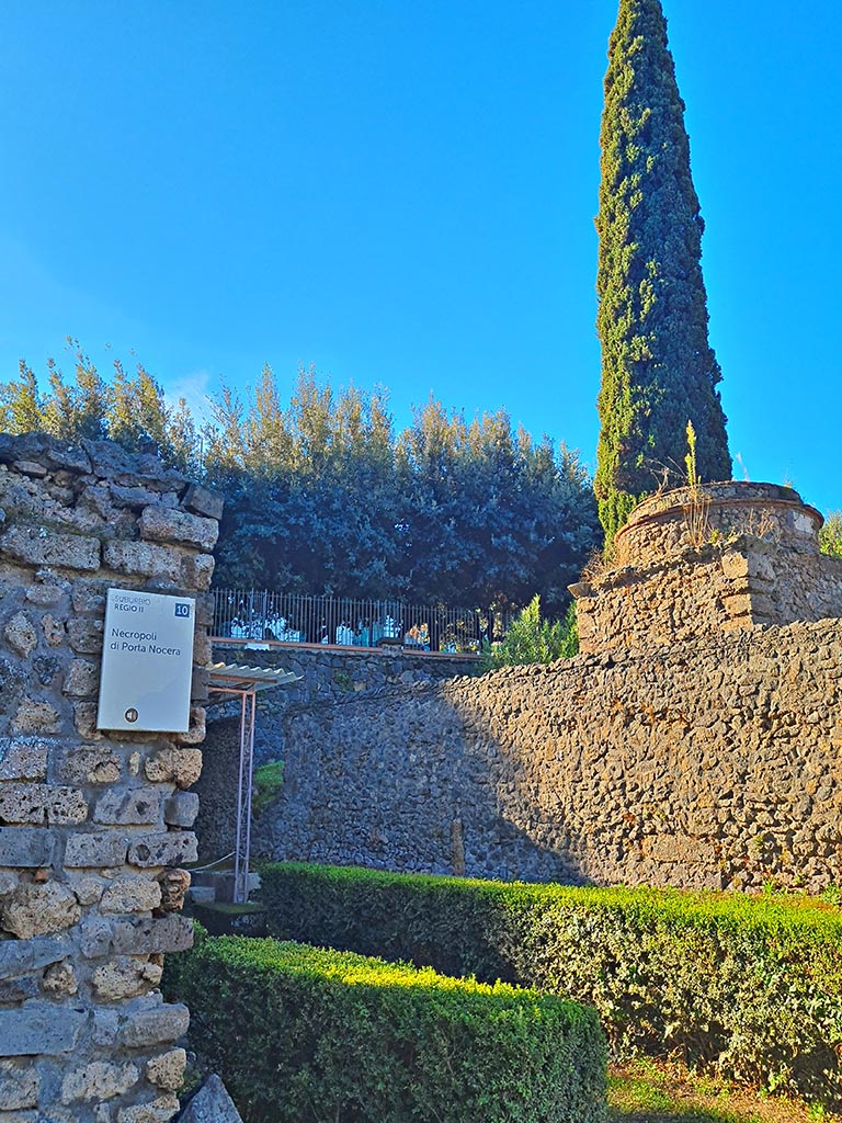Pompeii Porta Nocera. October 2024. 
Tomb 3OS, on right, looking west from Via delle Tombe. Photo courtesy of Giuseppe Ciaramella.