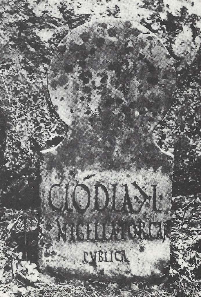 Pompeii Porta Nocera. Tomb 5OS. Columella of Clodia G L Nigella Porcaria Publica against the south wall of the enclosure. 
CLODIA G(aiae) L(iberta)
NIGELLA PORCAR(ia)
PVBLICA.
See D’Ambrosio, A. and De Caro, S., 1983. Un Impegno per Pompei: Fotopiano e documentazione della Necropoli di Porta Nocera. Milano: Touring Club Italiano. (5OS).