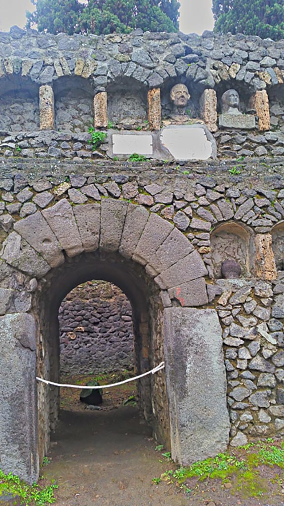 Pompeii Porta Nocera. 2017/2018/2019. 
Tomb 7OS, looking south towards central entrance corridor. Photo courtesy of Giuseppe Ciaramella.