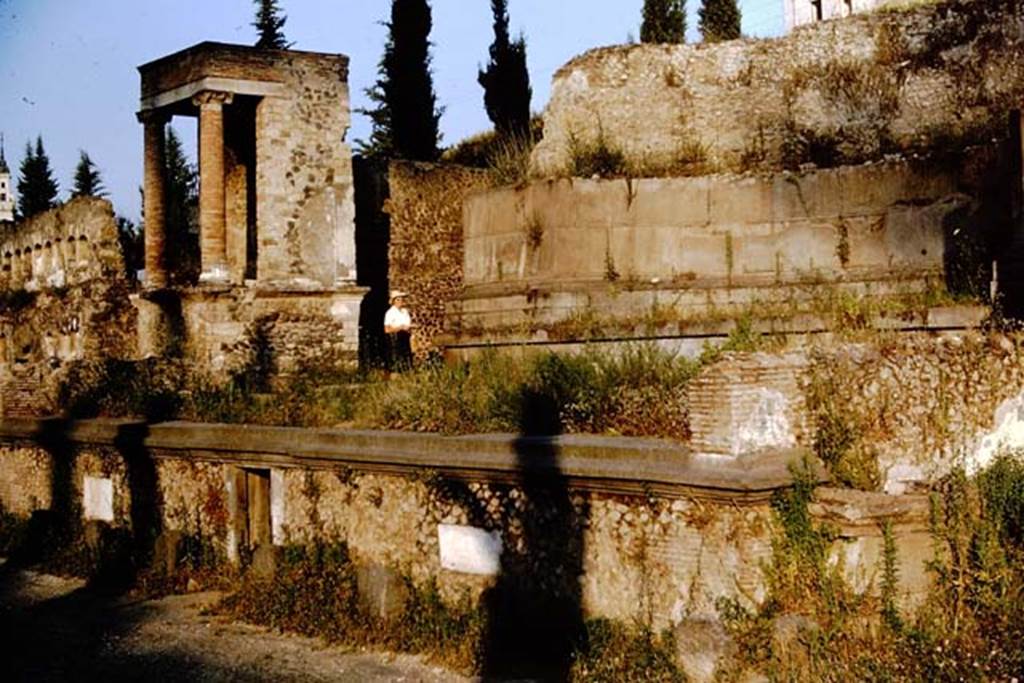 Pompeii Porta Nocera. 1964. Tombs 9OS and 11OS. Looking south-east at west side of tomb 9OS. Photo by Stanley A. Jashemski.
Source: The Wilhelmina and Stanley A. Jashemski archive in the University of Maryland Library, Special Collections (See collection page) and made available under the Creative Commons Attribution-Non-Commercial License v.4. See Licence and use details.
J64f1658