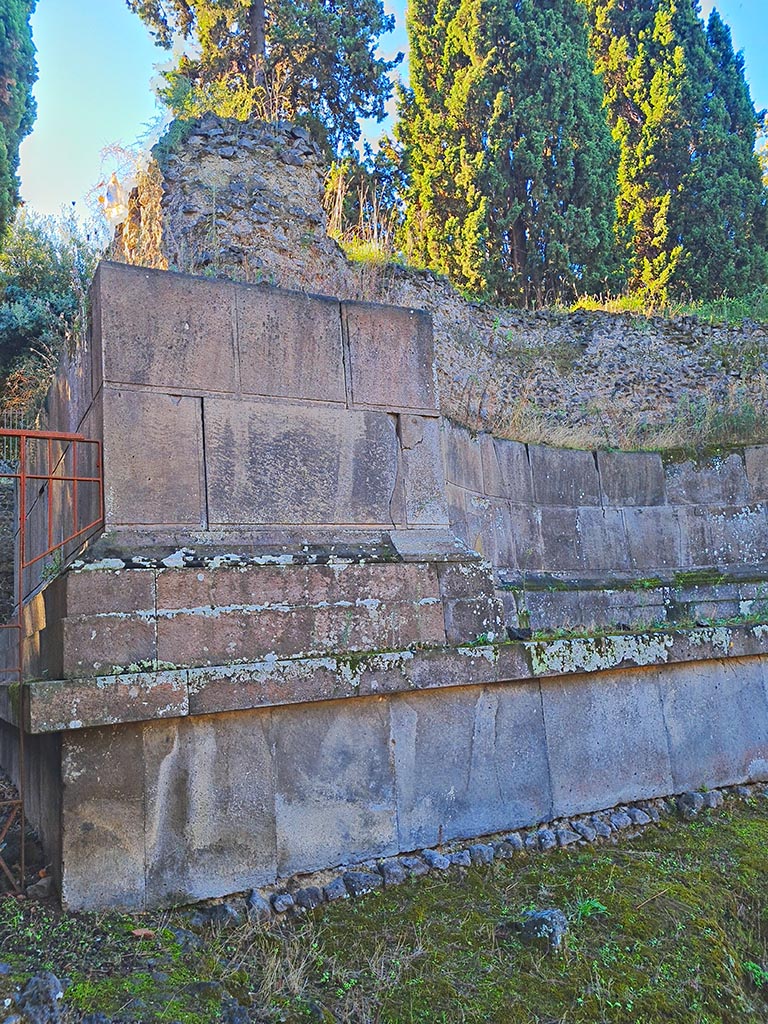 Pompeii Porta Nocera. October 2024. 
Tomb 11OS. Detail of east side of front. Photo courtesy of Giuseppe Ciaramella.