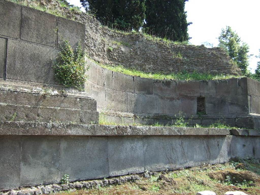 Pompeii Porta Nocera. Tomb 11OS. May 2006. Looking south-west along north side of exedra.