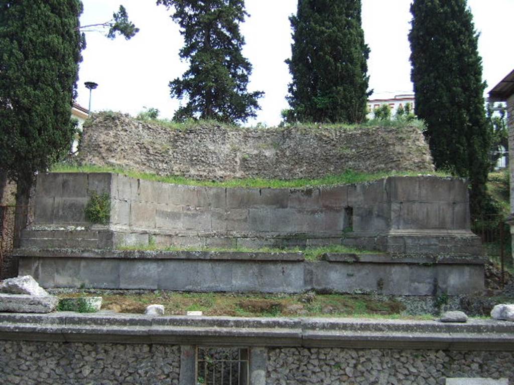 Pompeii Porta Nocera Tomb 11OS. May 2006.
Thirteen columelle were found of which four had inscriptions.
L(ucius)  EVMACHIVS
APRILIS
VIX(it)  ANNIS  XX.
CN(eio)  ALLEIO  MAI  L(iberto)  EROTI  AVGVSTALI
GRATIS  CREATO  CVI
AVGVSTALES  ET  PAGANI
IN  FVNERIS  HONOR(ibus) 
HS  SINGVLA  MILIA
DECREVERVNT  VIXIT  ANNIS  XXII.  This columella was in part lost.
CN(eius)  ALLEIVS  LOGVS
OMNIVM  COLLEGIORV(m)
BENEMERITVS.
POMPONIA  DECH
ARCIS (Decharcis)  ALLEI  NOBILIS
ALLEI  MAI  MATER.
See D’Ambrosio, A. and De Caro, S., 1983. Un Impegno per Pompei: Fotopiano e documentazione della Necropoli di Porta Nocera. Milano: Touring Club Italiano. (11OS).