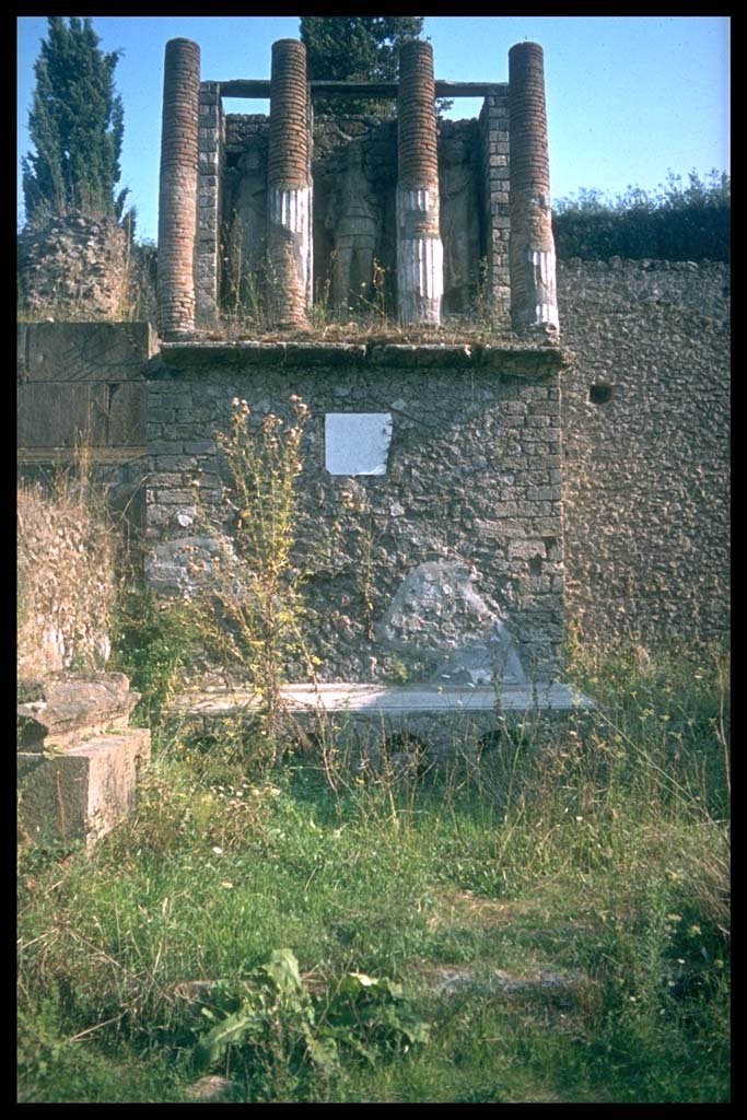 Pompeii Porta Nocera, Tomb 13OS. 
Tomb of Marcus Octavius and Vertia Philumina with plaque on front, but no roof.
Photographed 1970-79 by Günther Einhorn, picture courtesy of his son Ralf Einhorn.