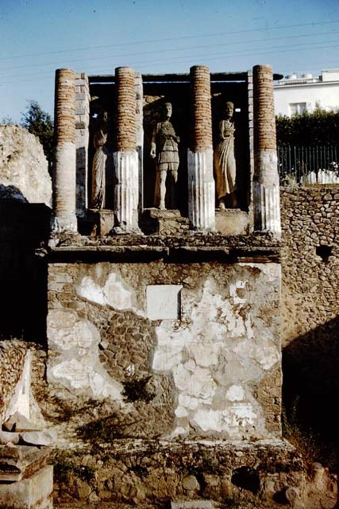 Pompeii Porta Nocera Tomb 13OS. 1959. Tomb of Marcus Octavius and Vertia Philumina.
Photo by Stanley A. Jashemski.
Source: The Wilhelmina and Stanley A. Jashemski archive in the University of Maryland Library, Special Collections (See collection page) and made available under the Creative Commons Attribution-Non Commercial License v.4. See Licence and use details.
J59f0363