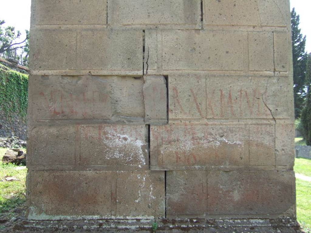 Pompeii Porta Nocera Tomb 17OS. Graffiti on Tomb of Lucius Tillius and the Tillii. On the tomb were an electoral slogan and three gladiatorial announcements.