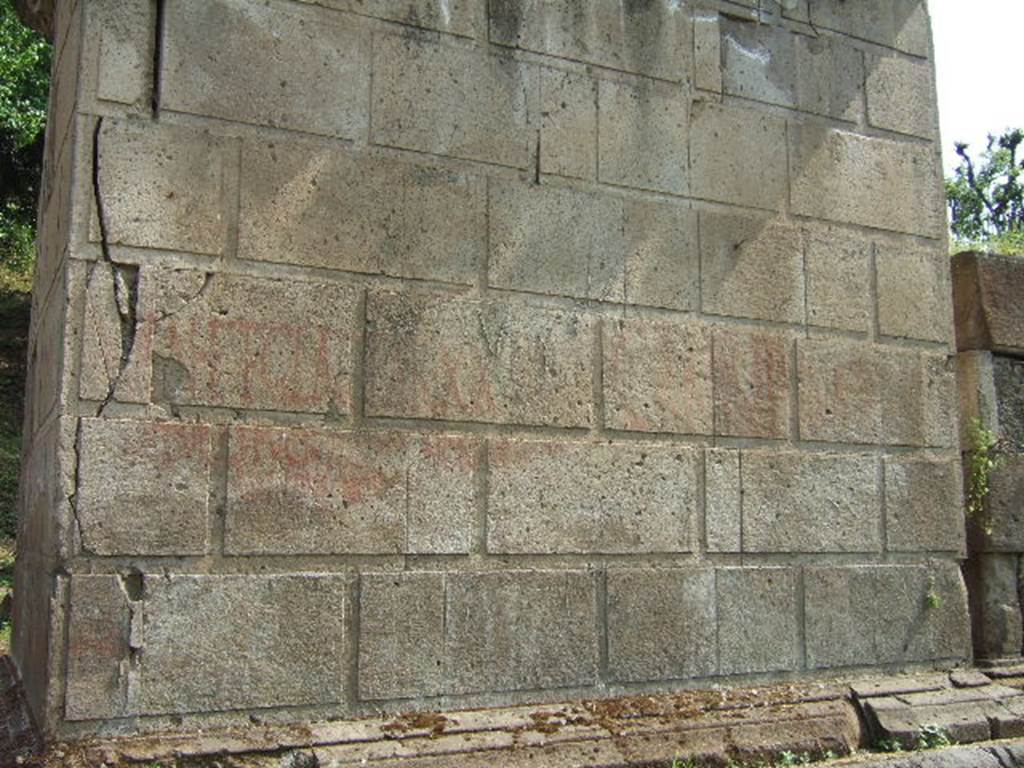 Pompeii Porta Nocera. Tomb 17OS. May 2006. Graffiti on north side.
