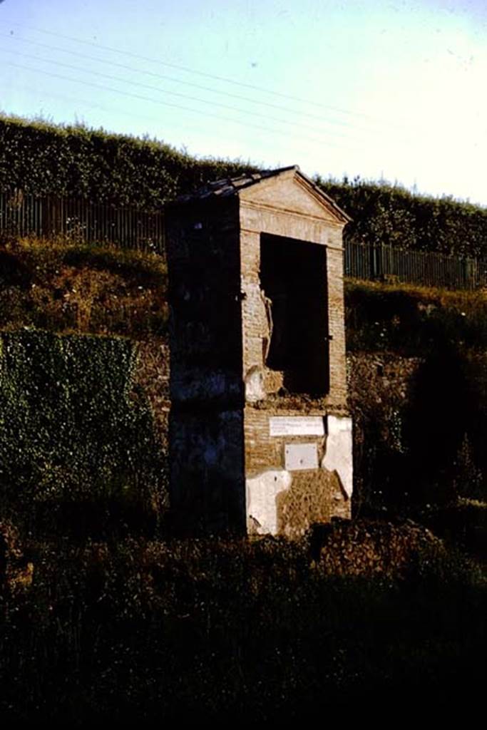 Pompeii Porta Nocera Tomb 23OS. 1964. Looking south-west. Photo by Stanley A. Jashemski.
Source: The Wilhelmina and Stanley A. Jashemski archive in the University of Maryland Library, Special Collections (See collection page) and made available under the Creative Commons Attribution-Non Commercial License v.4. See Licence and use details.
J64f1656
