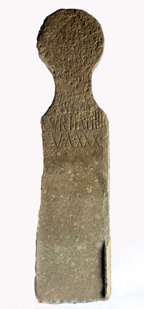 Four marble columellae were also recovered, one of which bore the inscription:
Curtia Phyle v(ixit) a(nnis) XXX.
Curtia Phyle lived for 30 years.
See Rivista di Studi Pompeani, 9, 1998, p. 197 (A. D'Ambrosio) - AE 2013 (1)