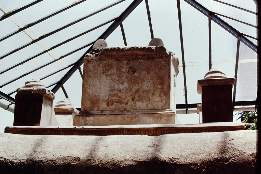 VGJ Pompeii. 1968. West side of inner tomb with carved marble figure. Photo by Stanley A. Jashemski.
Source: The Wilhelmina and Stanley A. Jashemski archive in the University of Maryland Library, Special Collections (See collection page) and made available under the Creative Commons Attribution-Non-Commercial License v.4. See Licence and use details.
J68f0224