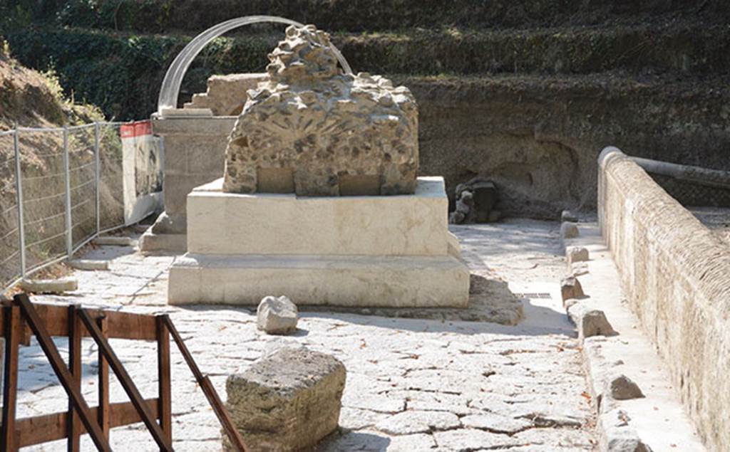 SG4 and SG5 Pompeii. 2018, after restoration. Unusually the tombs appear to be placed in the middle of the road.