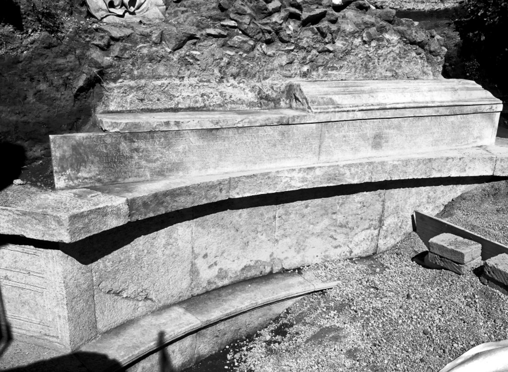 SG6 Pompeii. The new tomb from the northwest showing location of inscription as it appears on site. 
Photograph © Parco Archeologico di Pompei.
See Journal of Roman Archaeology: vol. 31 (2018), Fig. 4.