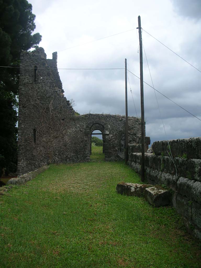 Tower X, Pompeii. May 2010. 
Looking east towards west side of first floor room from wall-walk. Photo courtesy of Ivo van der Graaff.