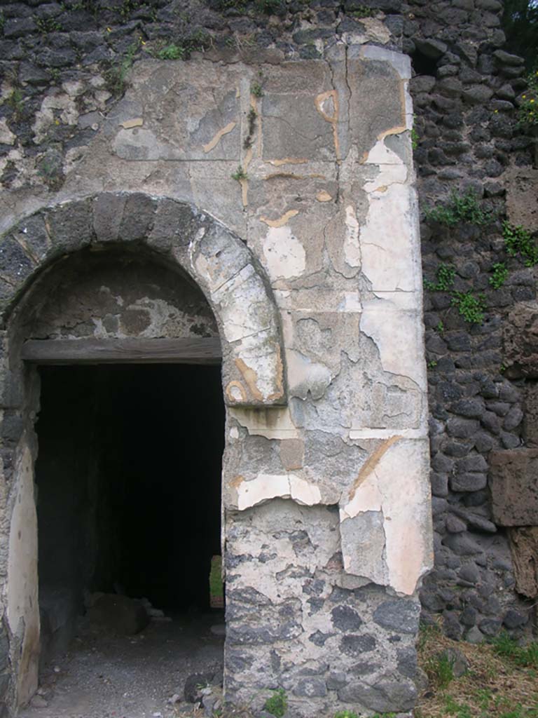Tower X, Pompeii. May 2010. Painted plaster of east side of doorway. Photo courtesy of Ivo van der Graaff.