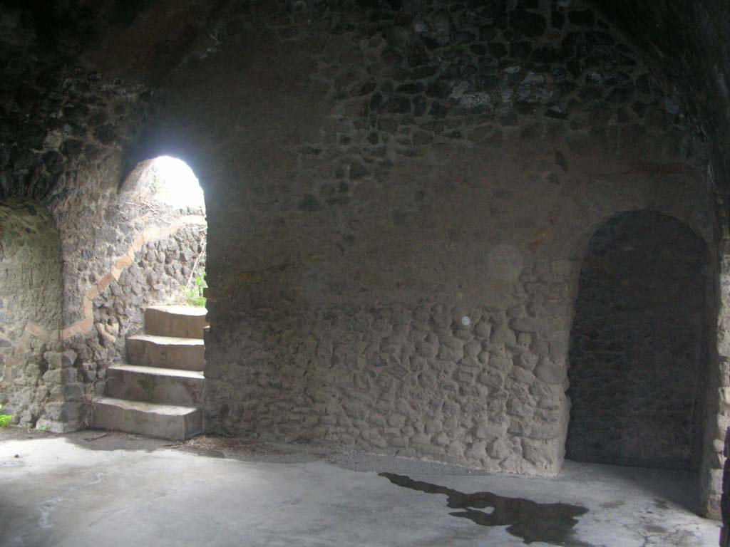 Tower XI, Pompeii. May 2010. 
South wall of middle floor with steps down to entrance doorway through arched doorway, on right. Photo courtesy of Ivo van der Graaff.