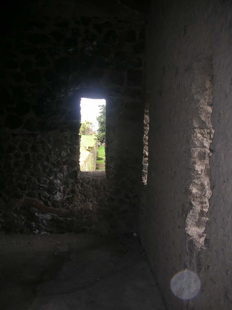Tower XI, Pompeii. May 2010. 
Looking towards west wall of middle floor in north-west corner. Photo courtesy of Ivo van der Graaff.