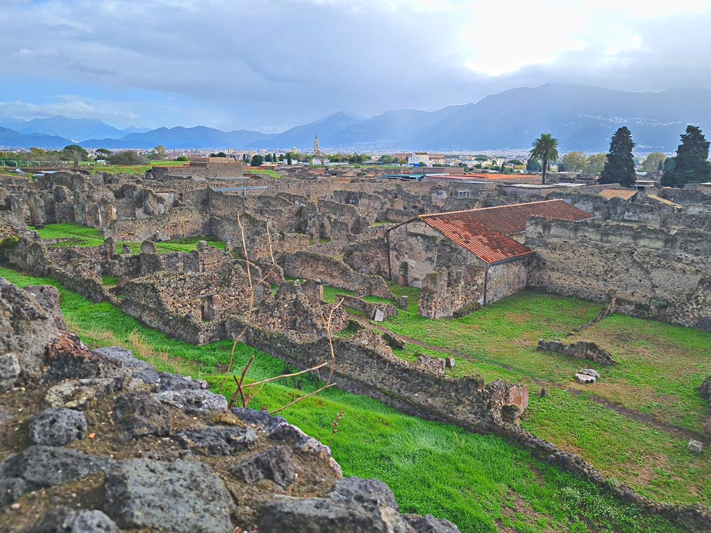 Tower XI, Pompeii. November 2023. 
Looking south-east across VI.9 and VI.11, from middle floor room level. Photo courtesy of Giuseppe Ciaramella.