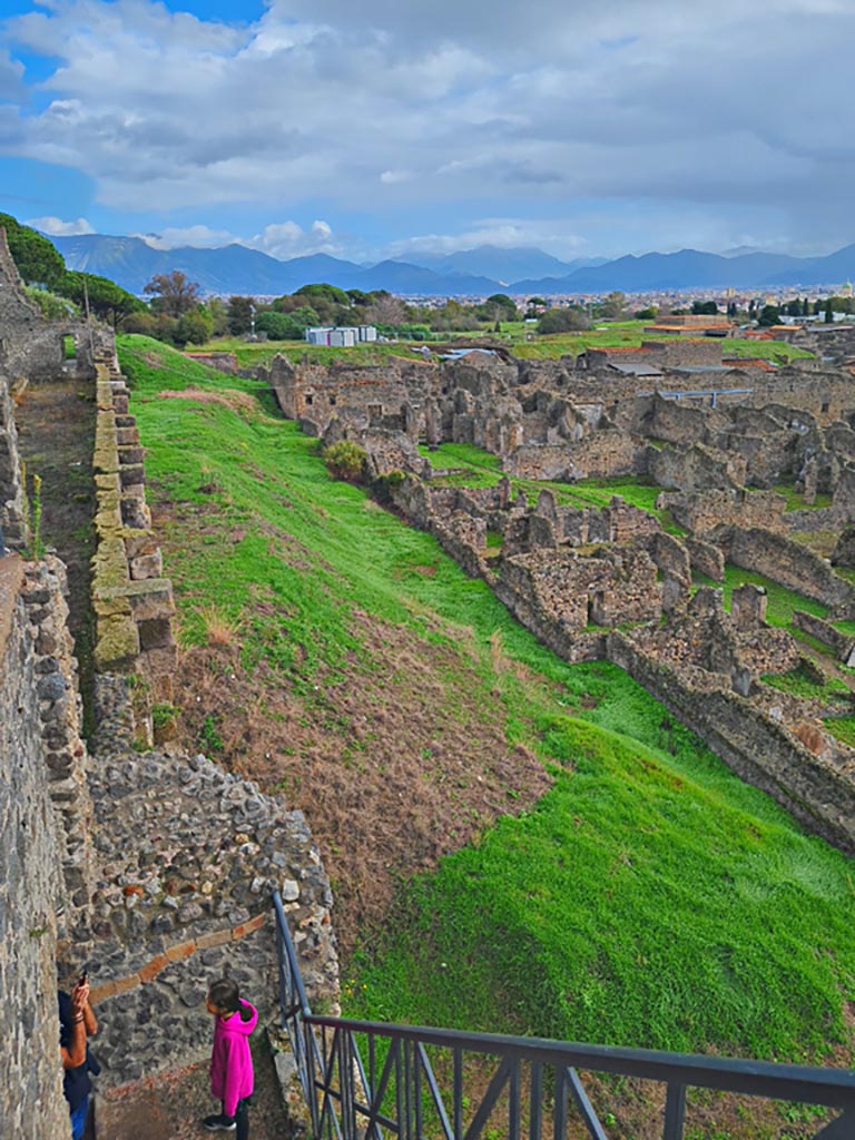 Tower XI, Pompeii. November 2023. 
Looking east from top of steps to upper level. Photo courtesy of Giuseppe Ciaramella.