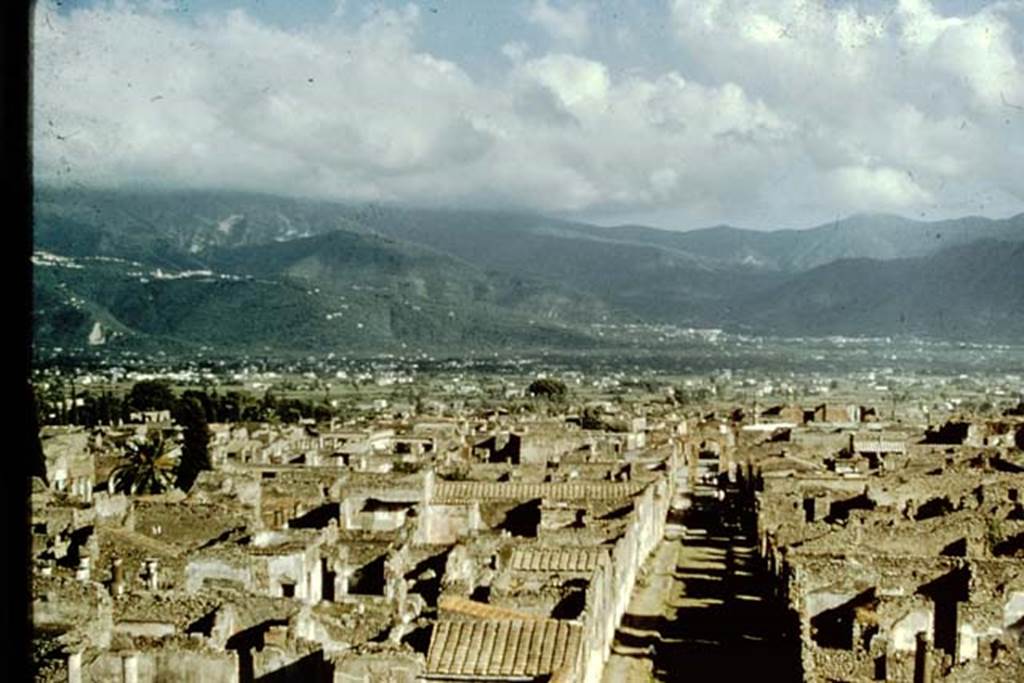 Via di Mercurio, Pompeii. 1961.  Looking south from Tower XI.  Photo by Stanley A. Jashemski.
Source: The Wilhelmina and Stanley A. Jashemski archive in the University of Maryland Library, Special Collections (See collection page) and made available under the Creative Commons Attribution-Non Commercial License v.4. See Licence and use details.
J61f0338