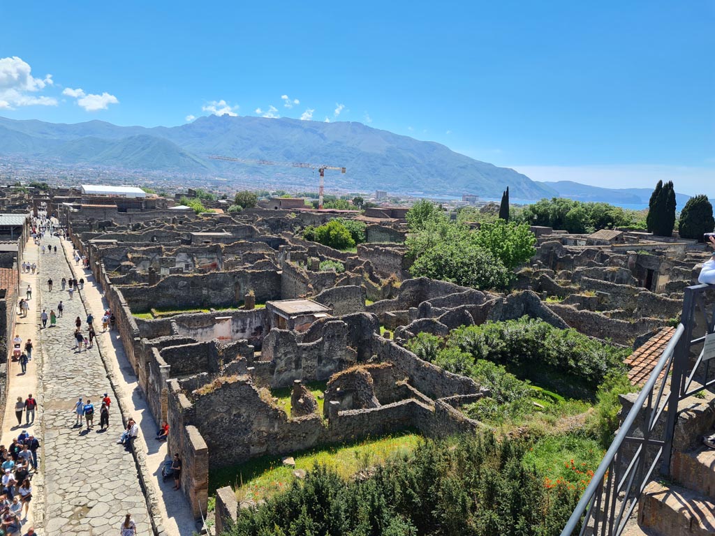 Tower XI, Pompeii. May 2024. 
Looking south-west across VI.7 and VI.5 towards Sorrentine peninsula, from upper floor. Photo courtesy of Klaus Heese.