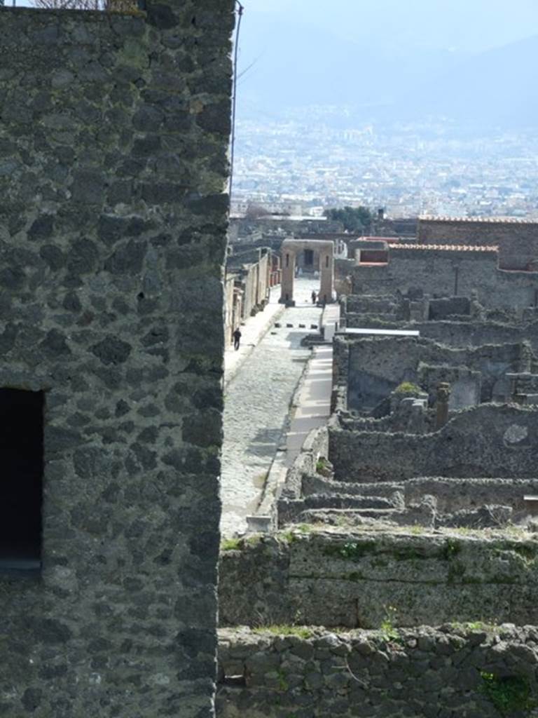 Tower XI, Pompeii. March 2009. North side, and part of city wall on west side. 
Looking south at Via di Mercurio, taken from the walk around the walls.