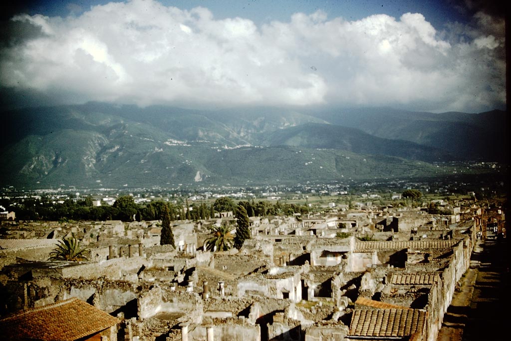 Via di Mercurio. 1959. Looking south (east side) from Tower XI. Photo by Stanley A. Jashemski.
Source: The Wilhelmina and Stanley A. Jashemski archive in the University of Maryland Library, Special Collections (See collection page) and made available under the Creative Commons Attribution-Non-Commercial License v.4. See Licence and use details.
J59f0597