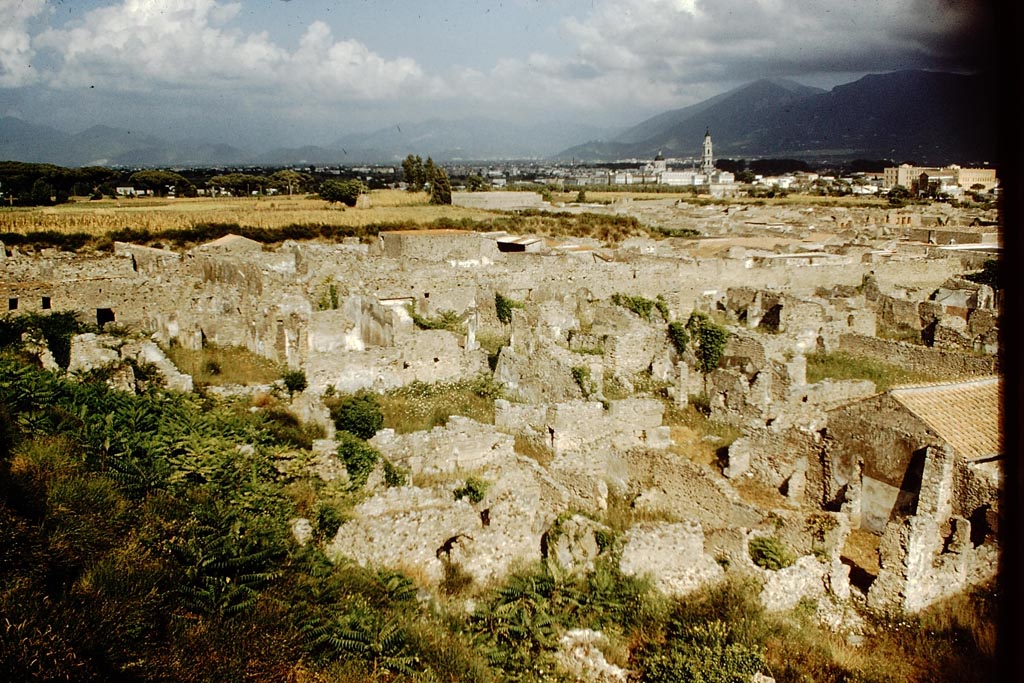 T11 Pompeii. Tower XI. 1959. Looking south-east across VI.9, VI.11 and VI.15 towards modern Pompeii. Photo by Stanley A. Jashemski.
Source: The Wilhelmina and Stanley A. Jashemski archive in the University of Maryland Library, Special Collections (See collection page) and made available under the Creative Commons Attribution-Non-Commercial License v.4. See Licence and use details.
J59f0581
