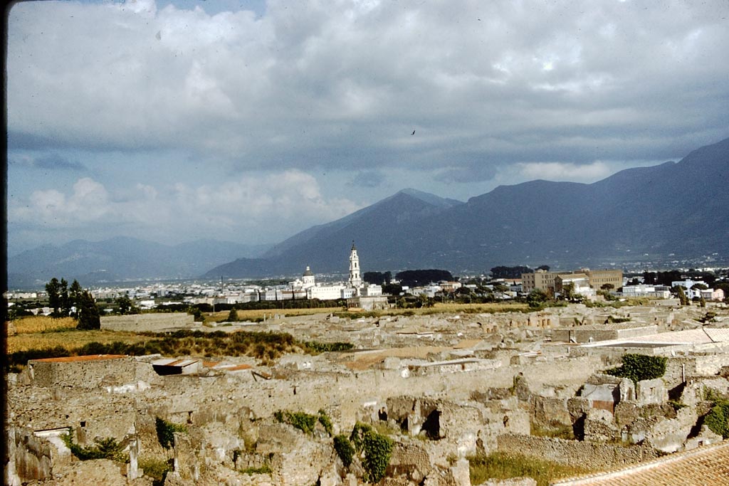 T11 Pompeii. Tower XI. 1959. Looking south-east towards modern Pompeii. Photo by Stanley A. Jashemski.
Source: The Wilhelmina and Stanley A. Jashemski archive in the University of Maryland Library, Special Collections (See collection page) and made available under the Creative Commons Attribution-Non-Commercial License v.4. See Licence and use details.
J59f0592